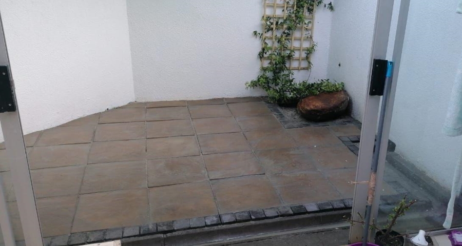 3 Bedroom Property for Sale in Vredehoek Western Cape